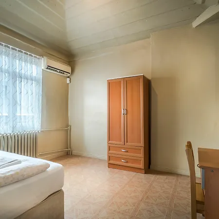 Yeni 2* Istanbulská provincie