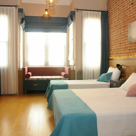 El Gusto Hotel