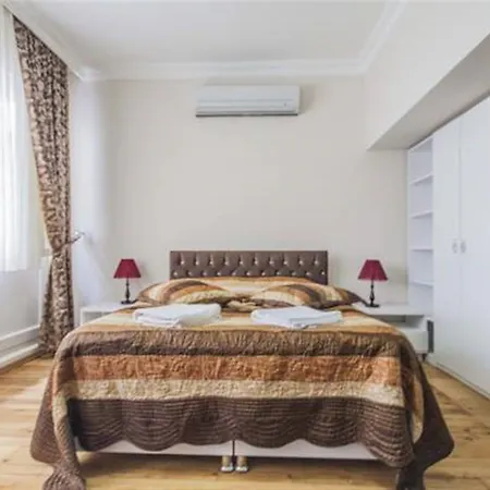 Ist House 3*