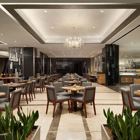 Otel Hawthorn By Wyndham Airport 5*