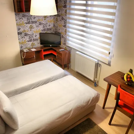 The Corner Palace Aparthotel 2*