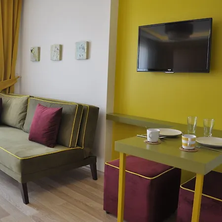 Almond Hill Apartment *