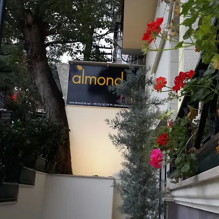 Almond Hill Apartment *