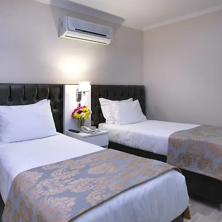 Monarch Hotel 3*