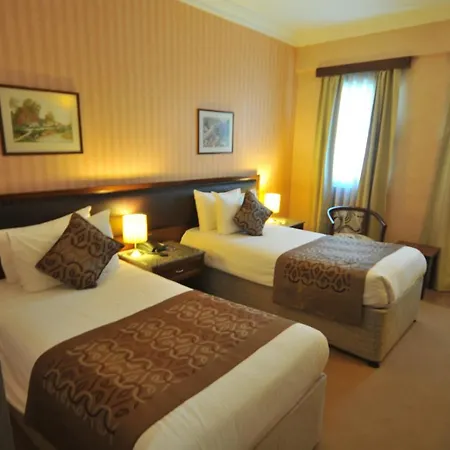 Hotell Adela 4*