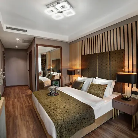 Pell Palace & Hotel 2*