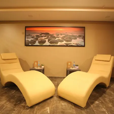 Hotel Four Seven 4*