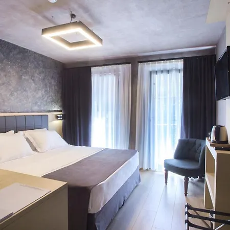 Red Stone Hotell 3*