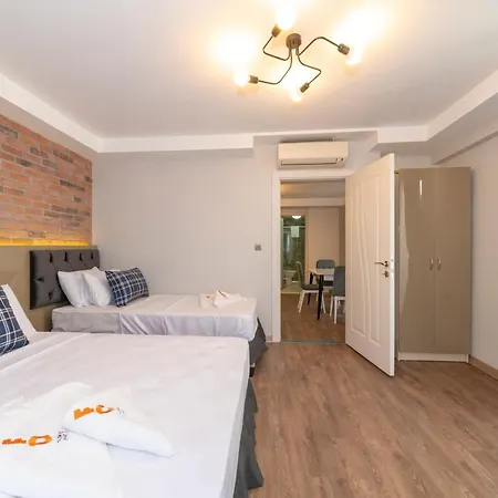First Apart Apartment *