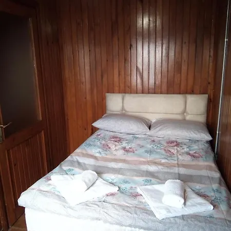 Mr Damien Aparthotel 2*