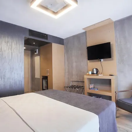 Red Stone Hotell 3*