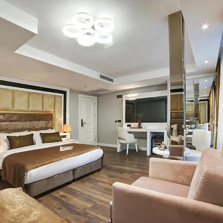 Hotel Pell Palace & 2*