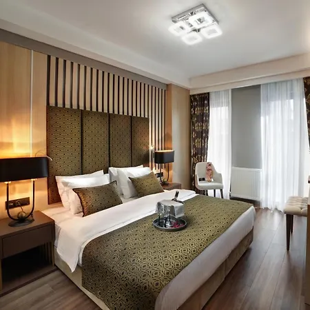 Hotel Pell Palace & 2*