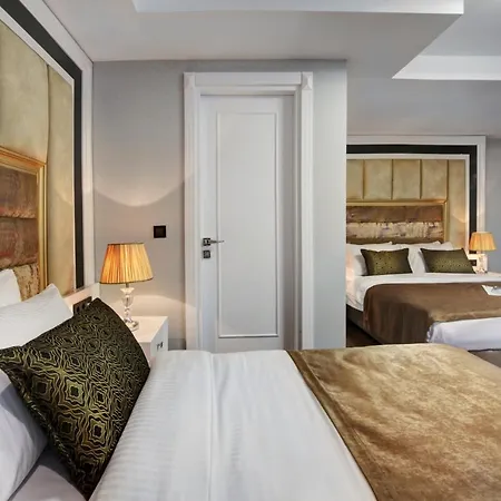 Hotel Pell Palace & 2*