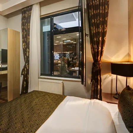 Pell Palace & 2*