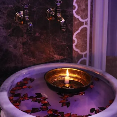 Pell Palace & Hotel 2*