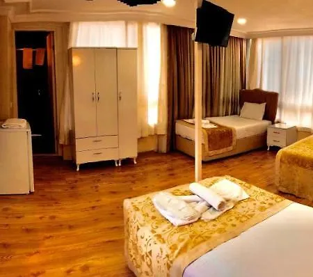 Ξενοδοχείο Adora Cafe & Restaurant 3*