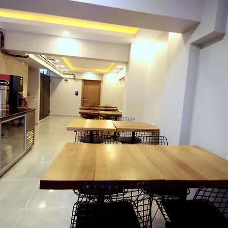 فندق Hira 3*