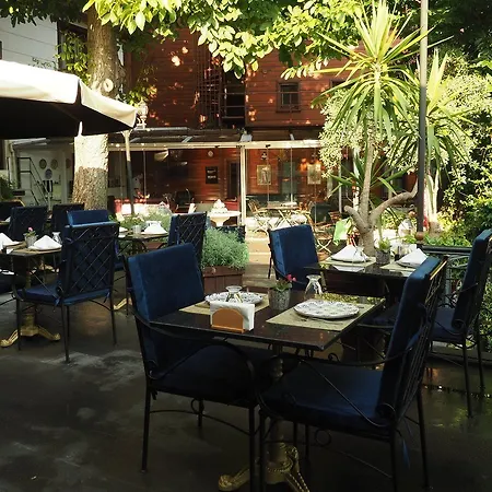 Garden House - Special Class Hotel