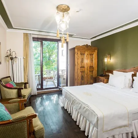 Garden House Suites Hotel *
