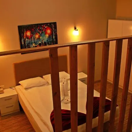 Otel Expoist