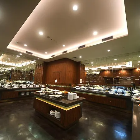 Otel Mercure West & Convention Center 5*
