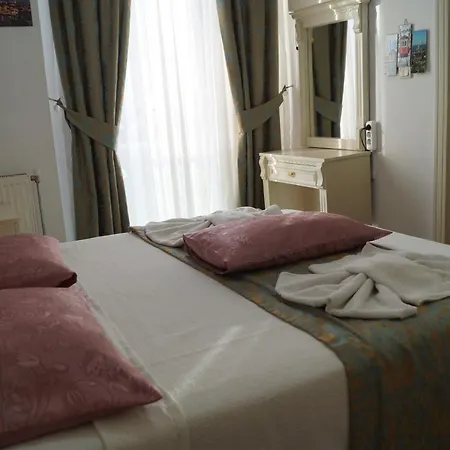 Отель La Petite Maison Стамбул