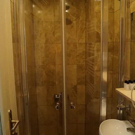 Отель La Petite Maison 3*