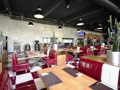沃机场酒店 4*