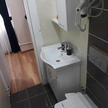 Pera Aparthotel *