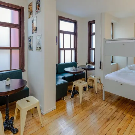 Sanat Taksim Hostel *
