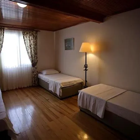 Wooden House Hostel *