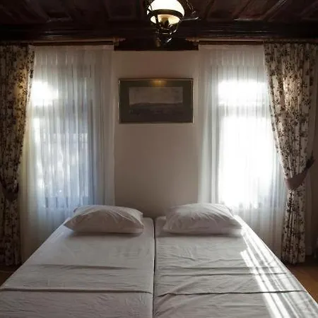 Wooden House Hostel *
