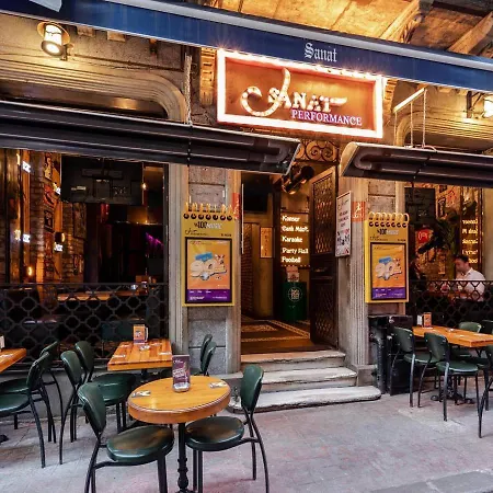Sanat Taksim Ostello
