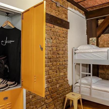 Sanat Taksim Hostel