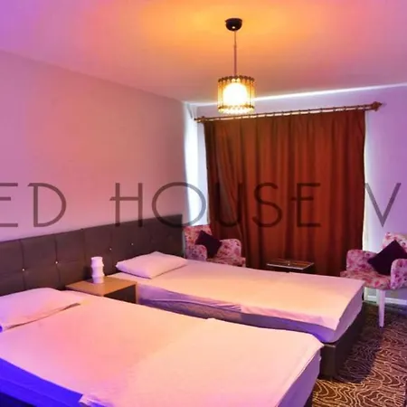 Red House Vip Apartmant Suites Aparthotel