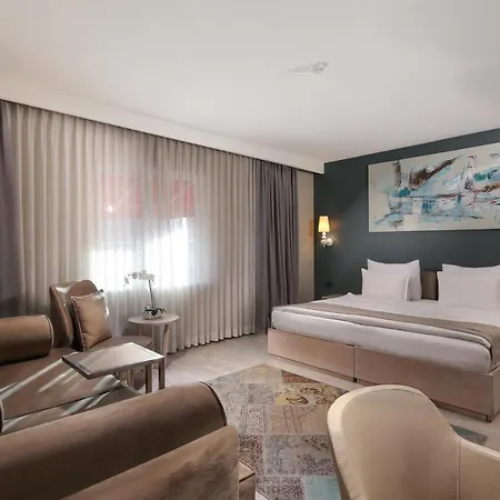 فندق The Gate Atasehir Finance Centre 2*