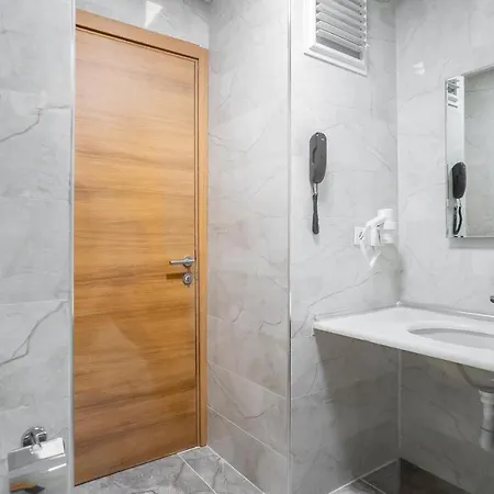 Carlton Old Hotel 4*
