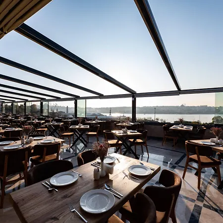Nova Plaza Pera Hotel 4*