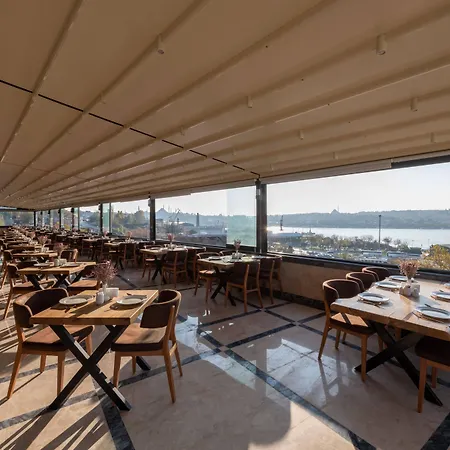 Nova Plaza Pera Hotel 4*