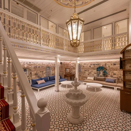 Nova Plaza Pera Hotel 4*