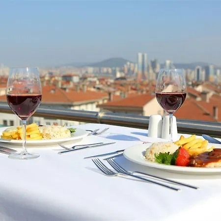 Queen & Istanbul