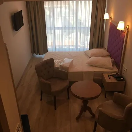 Cadde Bakirkoey מלון 2*