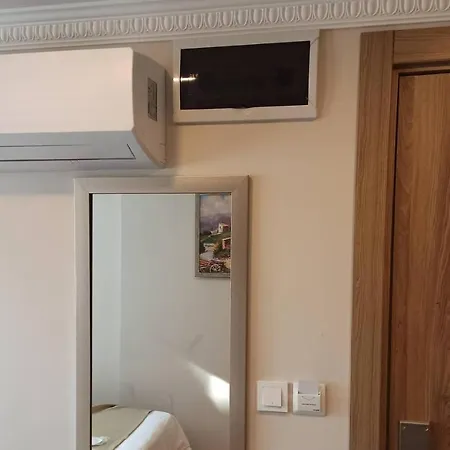 Cadde Bakirkoey Отель 2*