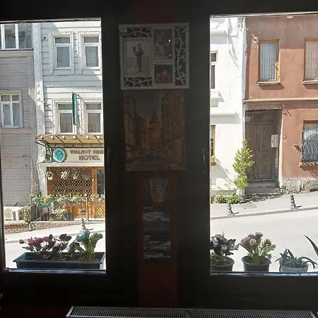 Отель La Petite Maison 3*
