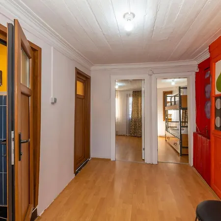 Taksim Wooden House Hostel *
