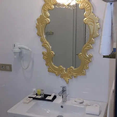 Отель Mb Deluxe 4*