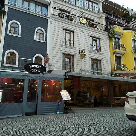 Magnaura House Hotel