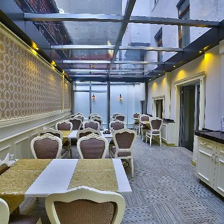 Nayla Palace 2*