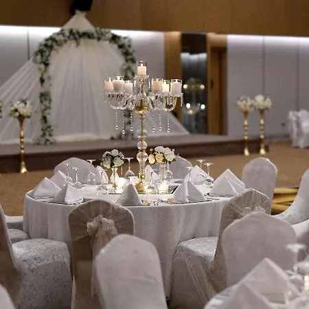 La Quinta By Wyndham Gunesli Hotell 5*
